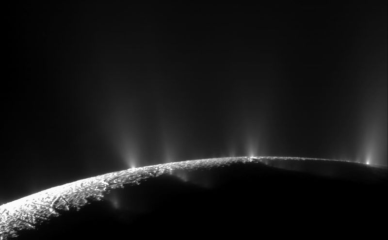 NASA: Enceladus har alle betingelser for livets oprindelse