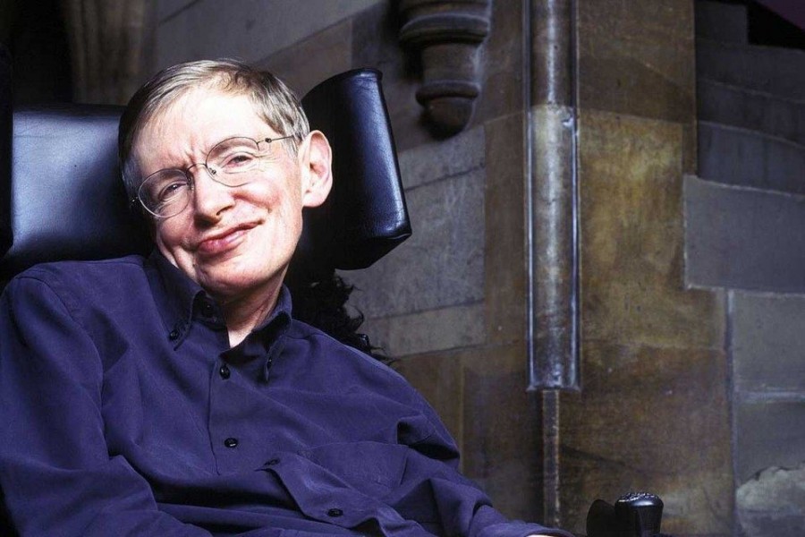 Stephen Hawking: prima «il giorno del giudizio» l'umanità ha lasciato 100 anni