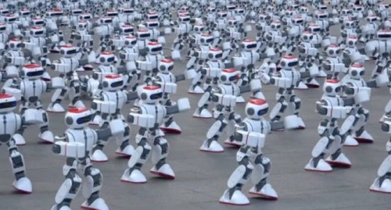 #video | hverdagslivet i Guinness book of records: 1000 på samme tid, den dansende robot