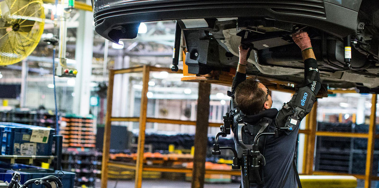 Lavoro Ford ha iniziato a testare un esoscheletri