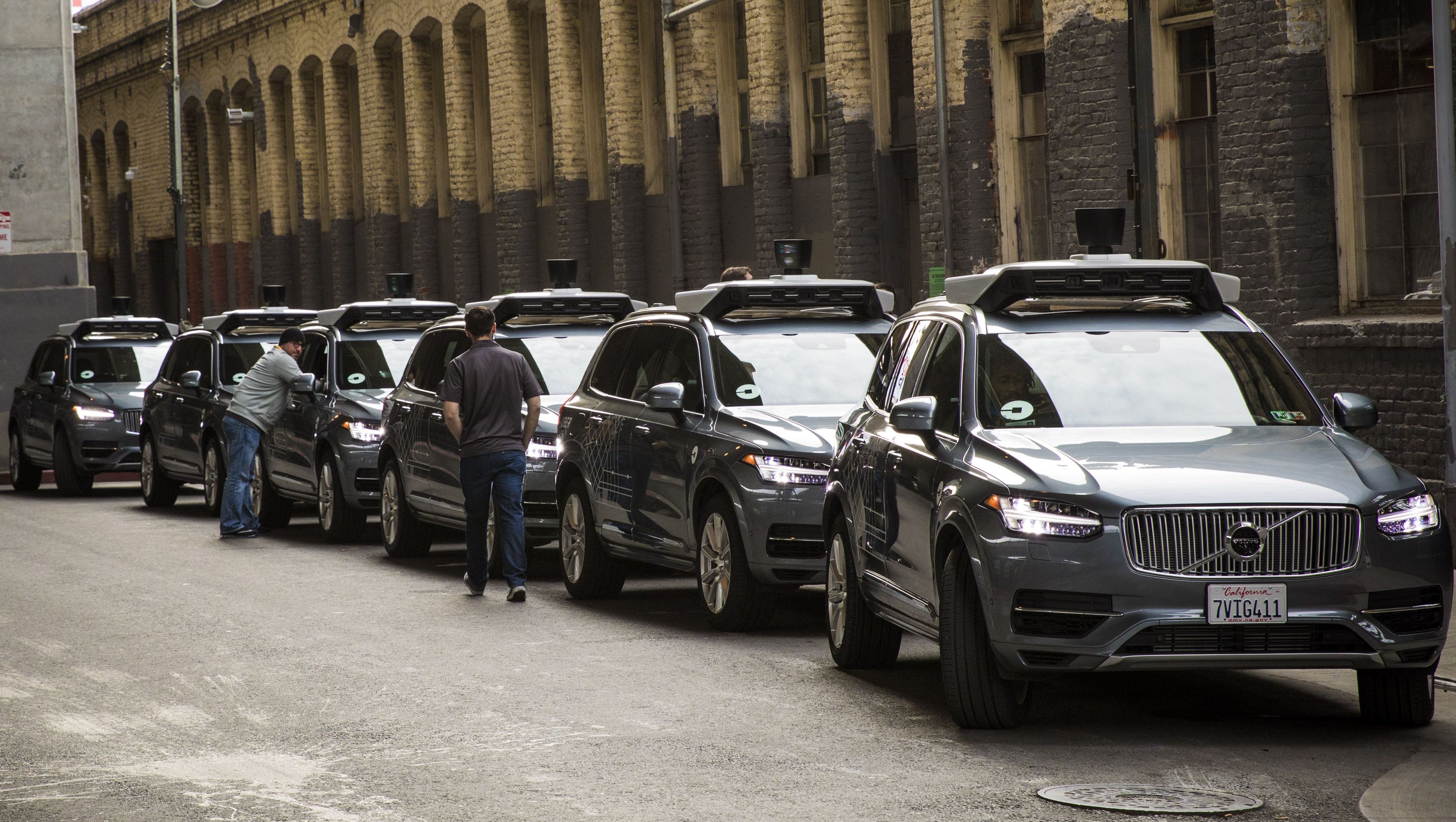 Uber temin 24 000 Volvo XC90, bunları açmak için insansız taksi