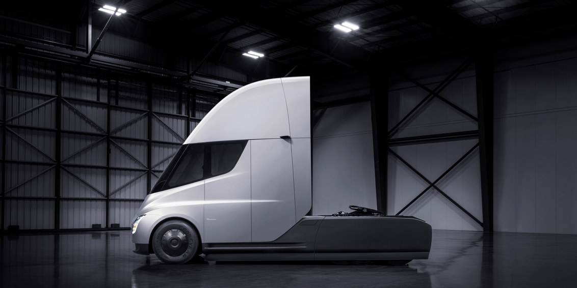 Elon Musk introduced Tesla electroform fantastic new Semi