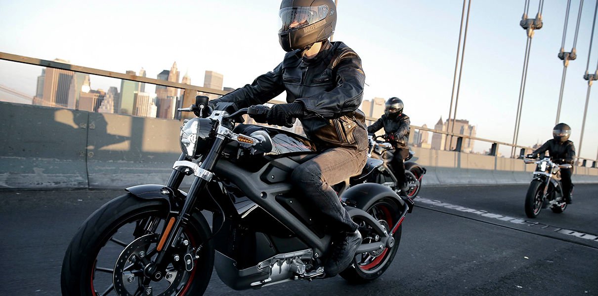 Электромотоцикл von Harley-Davidson wird auf den Straßen im Jahr 2019