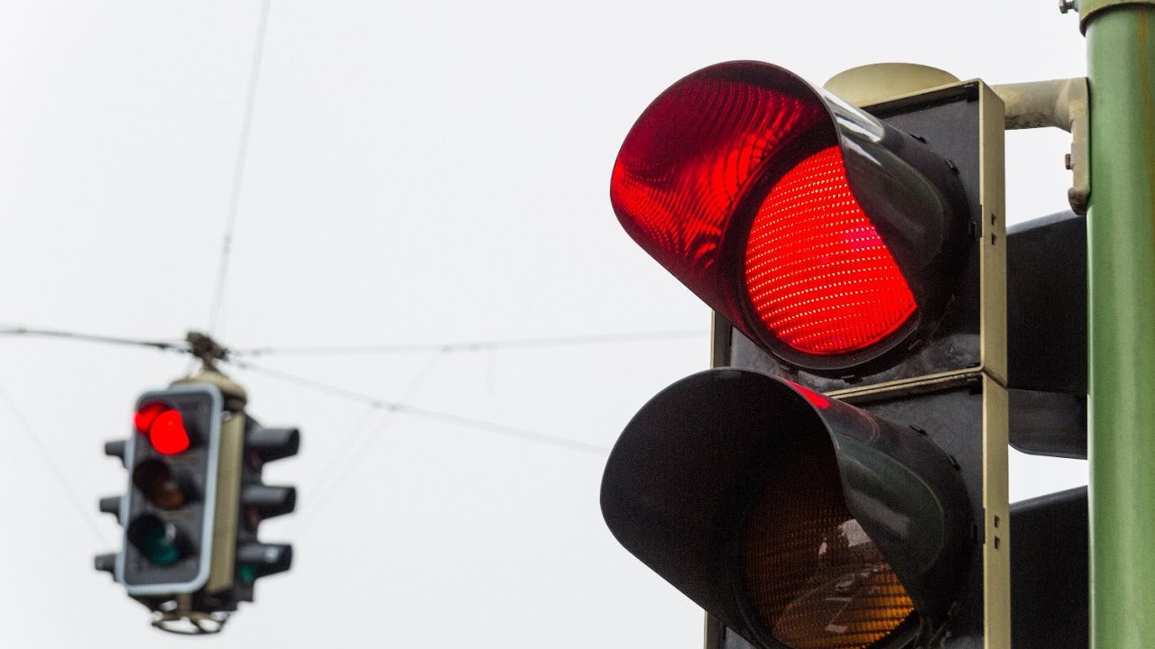 #video | Chinese robot pours water on pedestrians-violators