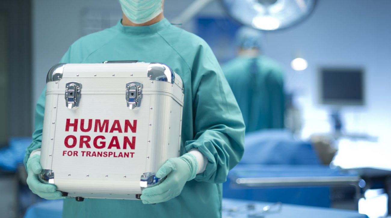 Först utförs en lungtransplantation 