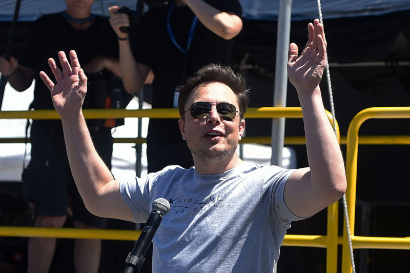 Elon Musk: Tesla will remain a public company