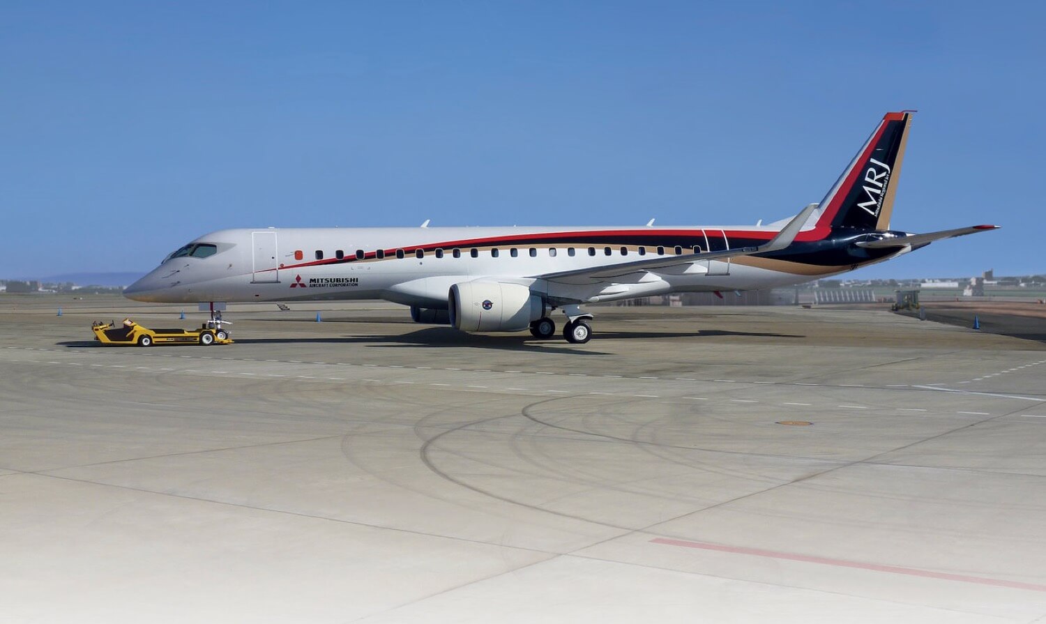 First jet aircraft, the Mitsubishi will begin operation in 2020. Take a look at the prototype