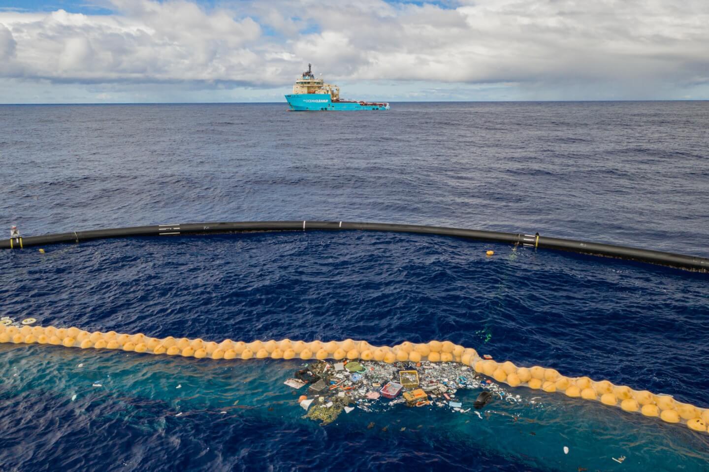 Et storskala prosjekt for å rydde opp hav av plast aozora gjenopptok sitt arbeid