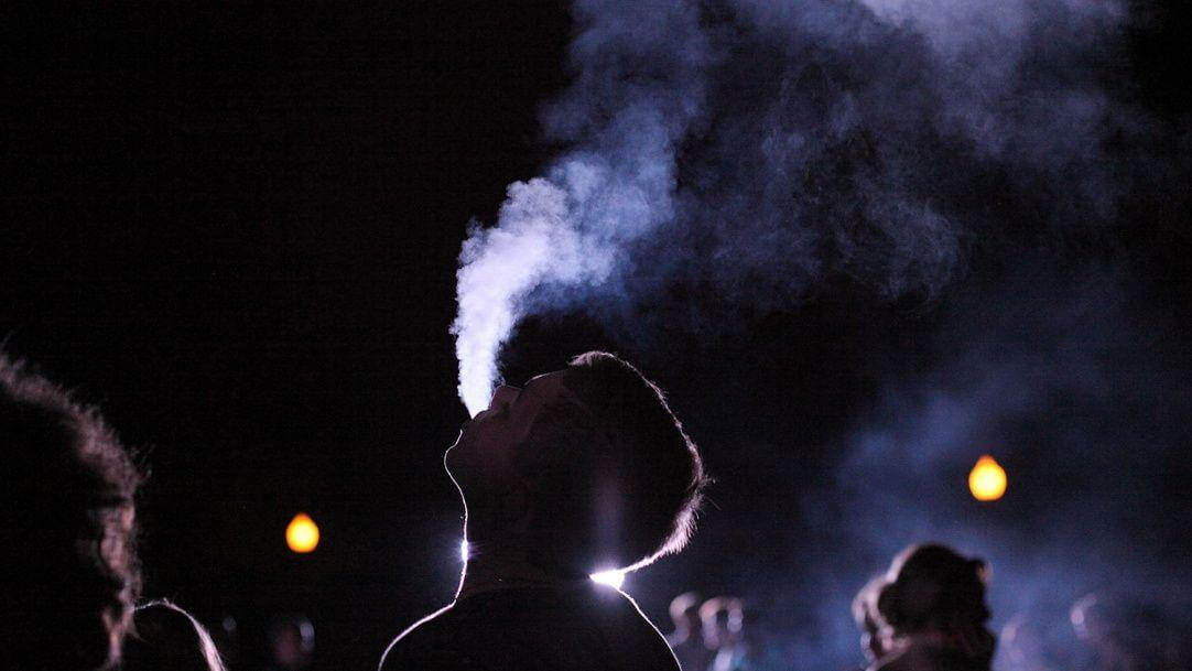 A fumaça do cigarro afeta a saúde mental