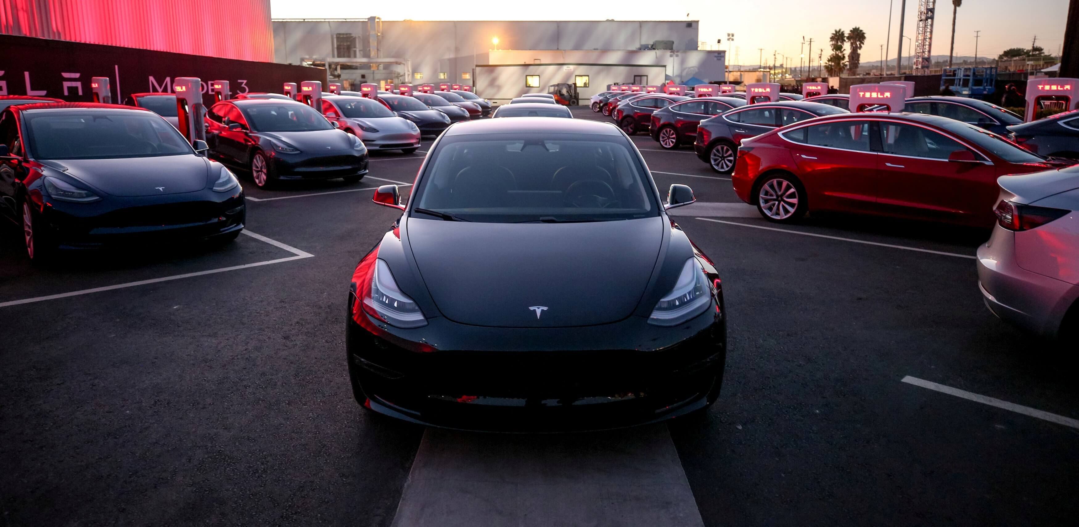 #video | Tesla learned to speak with pedestrians